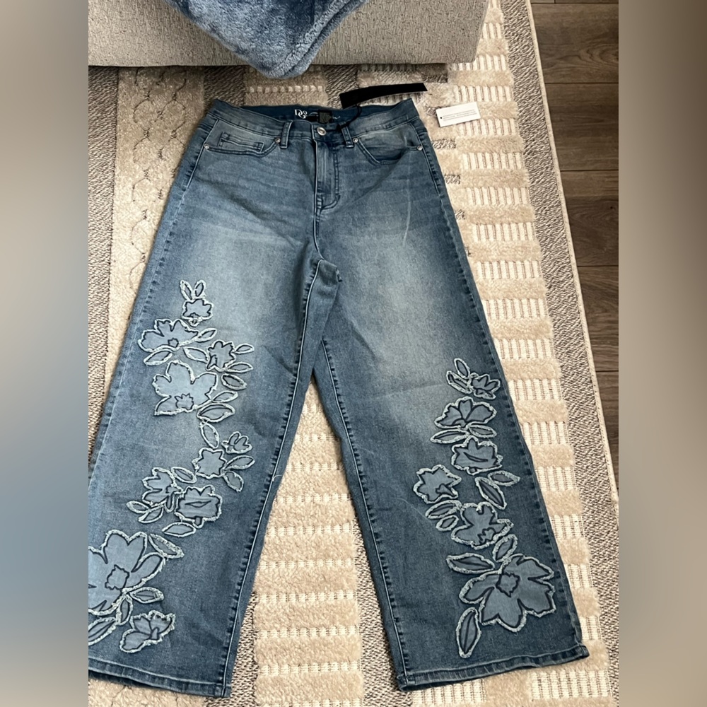 NWTS DG2 by Diane Gilman Any 3/$28 w/$4.99 ship  Floral Embroidered Cropped Jean - Picture 5 of 15